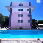 公寓 Fun And Relax By The Pool-beahost 比比翁