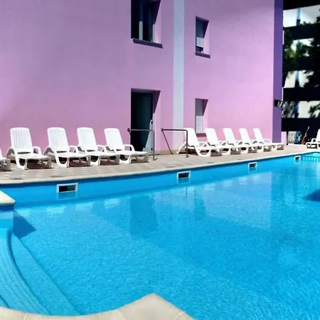 Apartment Fun And Relax By The Pool-beahost *