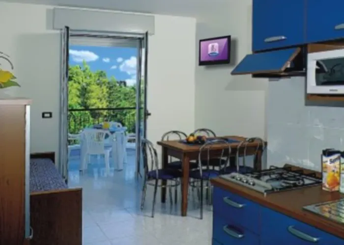 Fun And Relax By The Pool-beahost